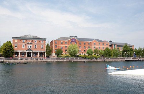 Salford Hotel | Premier Inn Manchester - Salford Quays