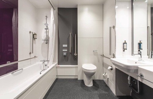 Salford Hotel | Premier Inn Manchester Salford Quays