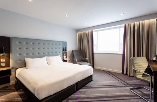 Salford Hotel | Premier Inn Manchester Salford Quays