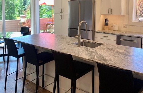 Sun Valley House | Premier lifestyle with unbeatable views- 5 minute walk to Sun Valley