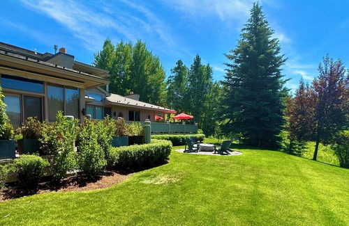 Sun Valley House | Premier lifestyle with unbeatable views- 5 minute walk to Sun Valley