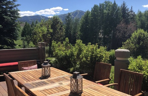 Sun Valley House | Premier lifestyle with unbeatable views- 5 minute walk to Sun Valley