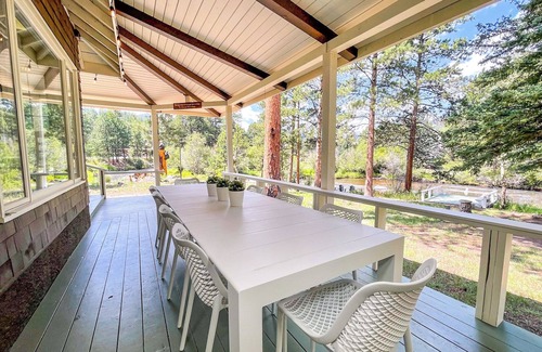 Estes Park House | Premiere riverfront property - Sleeps 10 people, Close to town!