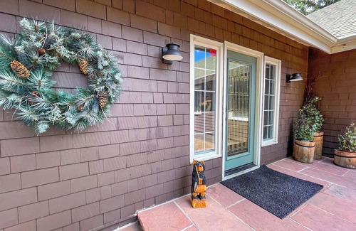 Estes Park House | Premiere riverfront property - Sleeps 10 people, Close to town!