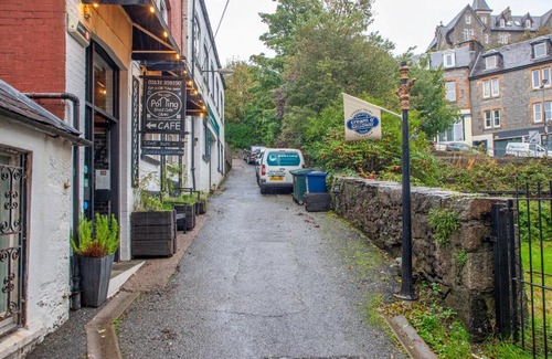 Oban Apartment | Premium 2 Bed Apt 1st floor sleeps 4 adults in Oban town