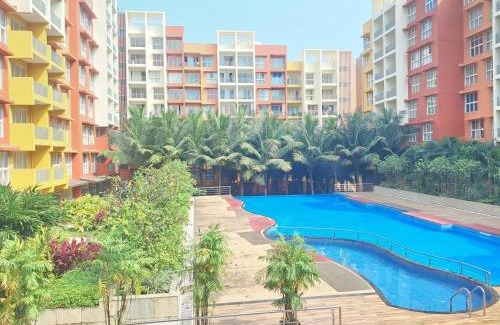 Chicalim Apartment | Premium 2BHK -10 min to GOI airport & beach -Pool access -Balcony with city view