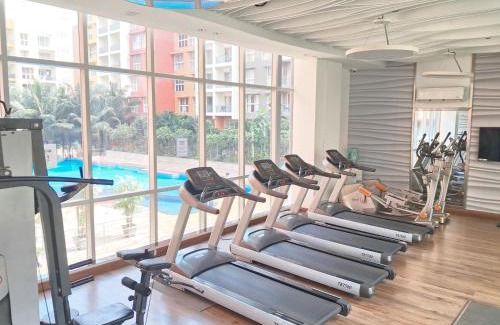 Chicalim Apartment | Premium 2BHK -10 min to GOI airport & beach -Pool access -Balcony with city view