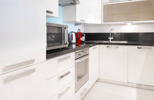 Jumeirah Lake Towers Apartment | Premium Apartment in the Heart of JLT
