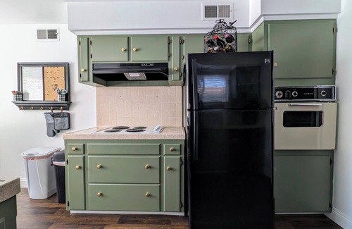Raisin Condo | Premium Cozy Condo - 5 min walk to Fig Garden Village