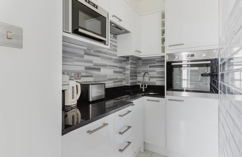 Campden Apartment | Premium Kensington 1BR w/City View, Fully Furnished, by Blueground