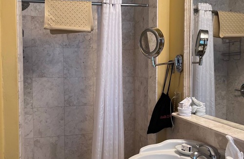 Downtown Monterey Cabin | Premium King Fireplace Room Walking Distance from the Beach!