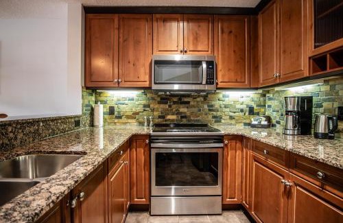 Canmore House | Premium King suite with views and pool