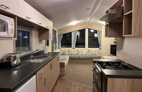 Mablethorpe Ski Chalet | Premium location - Sleeps 6 - Caravan on The Lakes
