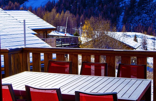 Isola Ski Chalet | Premium mountain chalet, sleeps 10, Internet, Private garage