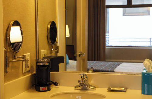 Mid-Market Hotel | Premium Queen Room in Motel Located in SOMA, Free Parking,15 Min Walk to Moscone