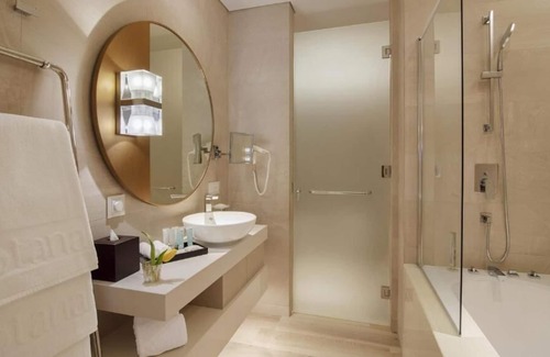 Dubai Media City House | Premium Three Bedroom Apartment Near Al Marfa Tower By Luxury Bookings
