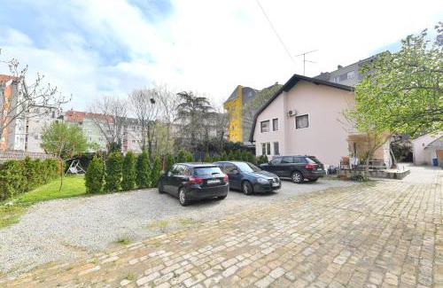 Grbavica House | Prenoćište Dvorište