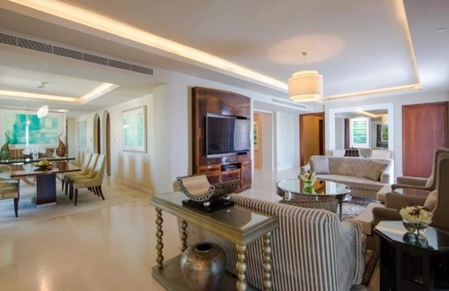 Deira House | Presidential Suite Near Dubai Creek Golf Club By Luxury Bookings