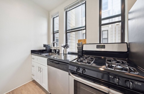 Pacific Heights Apartment | Presidio Hts 1 BR w/Office by Anyplace - 11611
