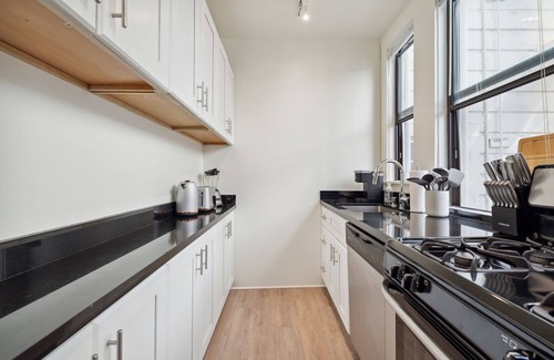 Pacific Heights Apartment | Presidio Hts 1 BR w/Office by Anyplace - 11611