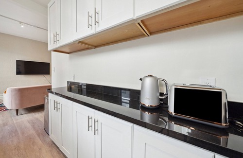 Pacific Heights Apartment | Presidio Hts 1 BR w/Office by Anyplace - 11611
