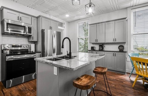 Saint Joseph House | Preston Retreat - Convenient Germantown Location