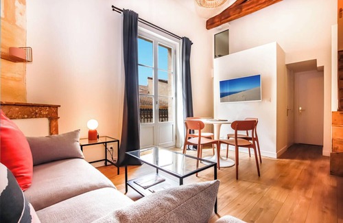 Bordeaux Sud Apartment | Pretty 2 bedroom duplex apartment full of charm