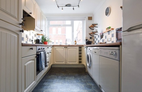 Southsea Apartment | Pretty Apartment, Close to Seafront | Pass The Keys