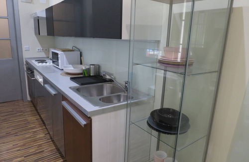 Terezvaros Condo | Pretty central 6 bedroom/3 bathroom