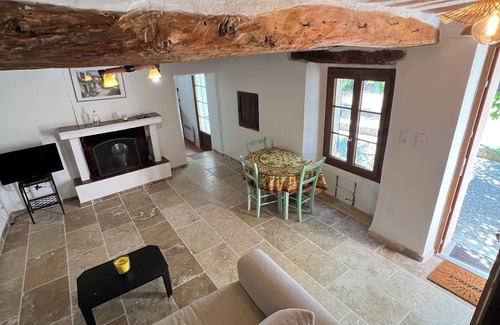 Entrecasteaux House | Pretty country house, shaded terrace, river nearby