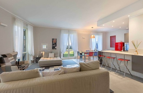 Meina House | Pretty home in a lakeside resort with pool and tennis! - Casa Aurora