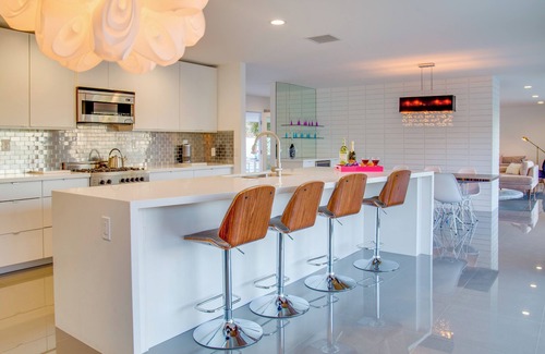Canyon Corridor House | Pretty in Pink at Indian Canyons