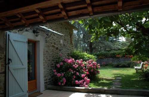 Jasses Cottage | Pretty, petite house with garden between Béarn and Basque Country (for 2-4)