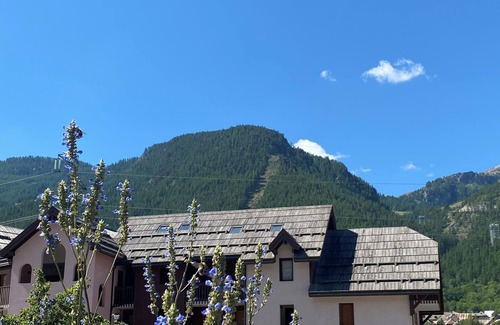 La Salle-les-Alpes Apartment | Pretty T2 for 4 people. Beautiful view. La Salle les Alpes. Residence L'Alpaga
