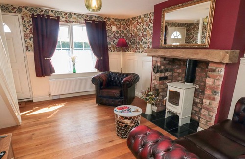 Seaton Cottage | PRETTY VIEW COTTAGE, family friendly, with open fire in Hornsea