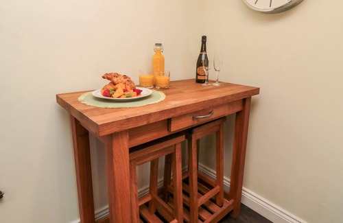 Seaton Cottage | PRETTY VIEW COTTAGE, family friendly, with open fire in Hornsea