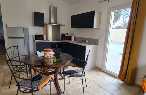 Beziers Villa | Pretty villa on the banks of the Canal du Midi
