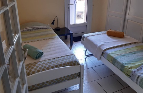 Pelissanne Villa | Pretty villa with swimming pool and garden