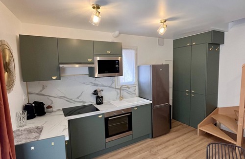 Pierrevert House | Pretty village house, close to shops, bars and restaurants
