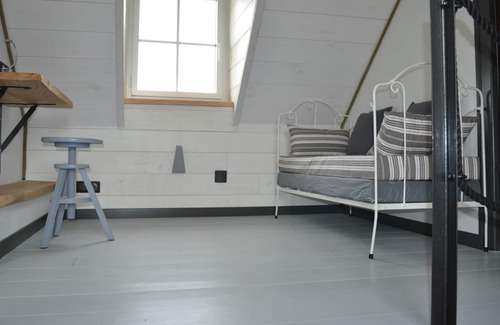 Bangor House | Pretty vintage deco house