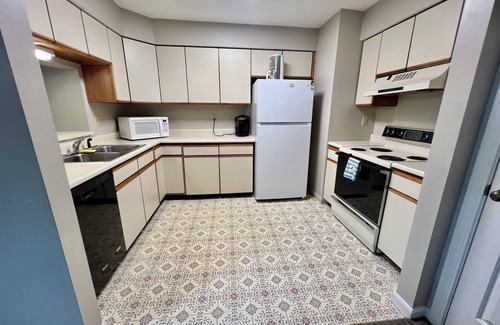 Old Orchard Beach Condo | Price reduced: Furnished 2 BR/2 Bath Condo, right off I-95, 1 mile to beach