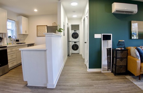 Plaza Midwood Apartment | Prime 1BR with King Bed
