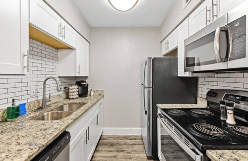 Arlington Apartment | Prime Arlington, ATT/Globe Stadium, Six Flags, World Cup, Free Parking Location