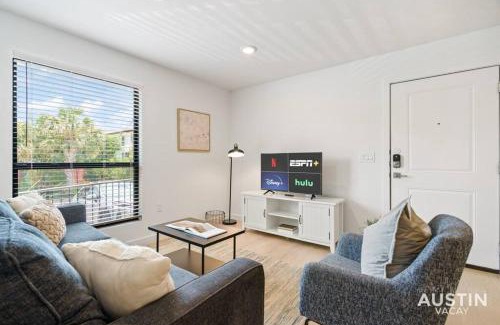 Chestnut Apartment | Prime ATX Location Steps to Coffee, Eats and More
