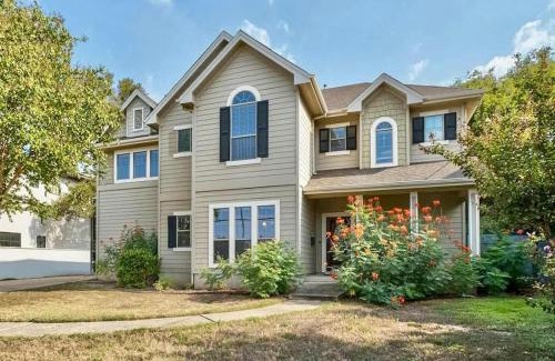 Westfield House | Prime Austin 6beds with Hot Tub & Gym