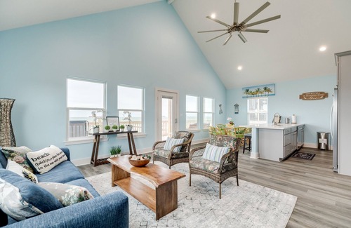 Galveston House | Prime | Beachfront | Large Deck | Family Fun