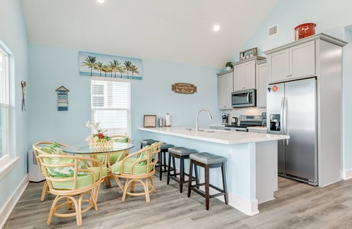 Galveston House | Prime | Beachfront | Large Deck | Family Fun