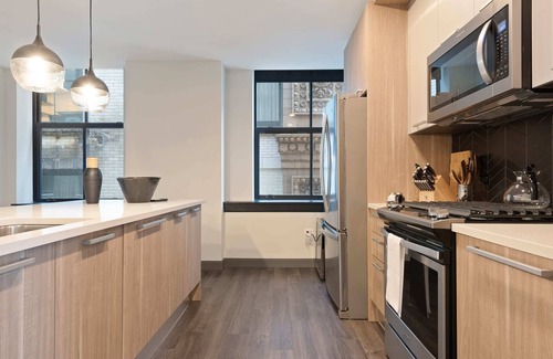 Downtown Chicago Apartment | Prime Downtown 2BR with Resort Amenities
