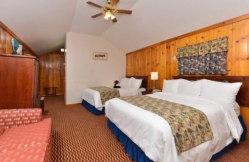 Cody House | Prime Downtown Location! 4 Great Units, Walk to Buffalo Bill Center of the West!