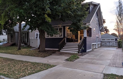 Oshkosh House | Prime EAA location - Vendor Friendly!